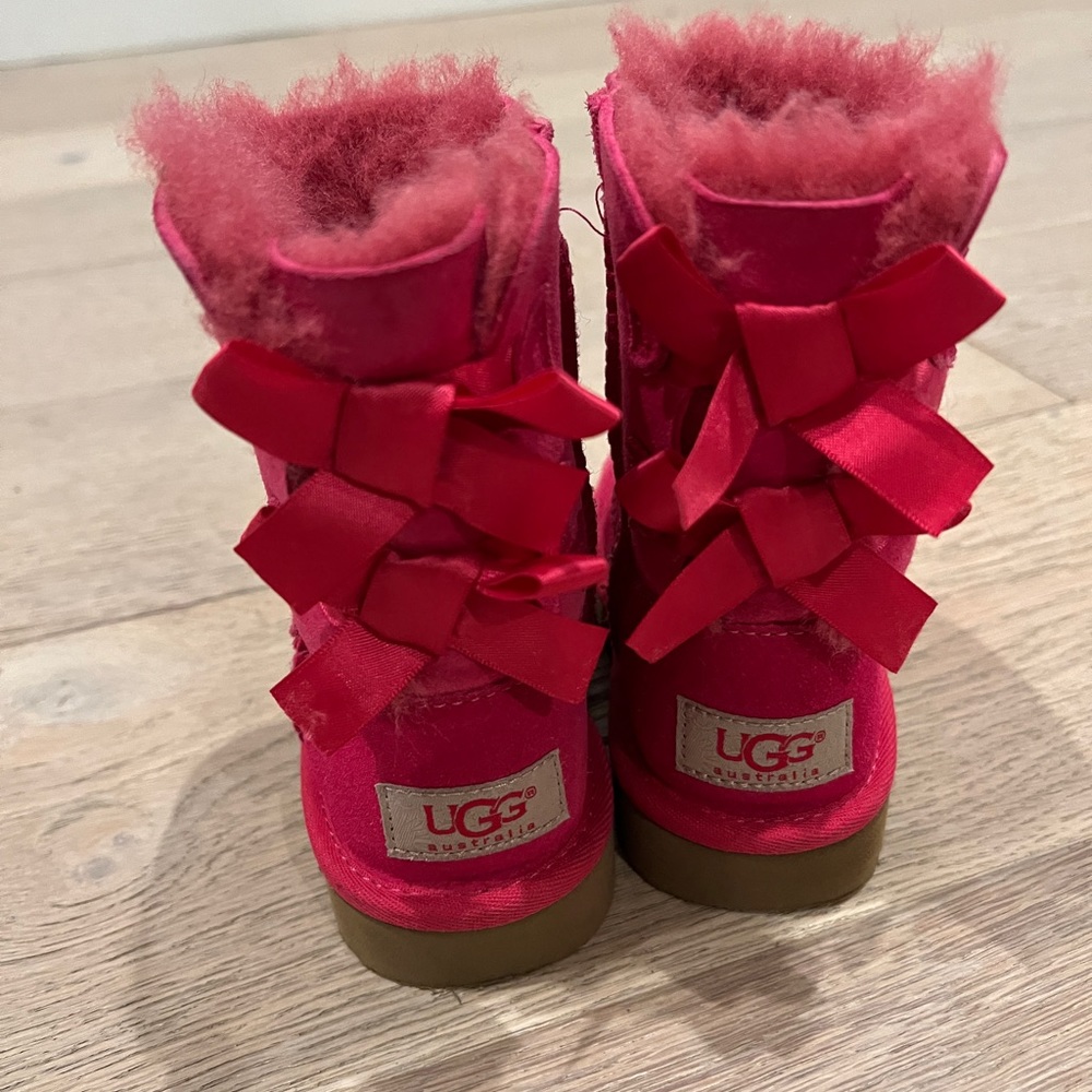 Bailey bow uggs - Picture 3 of 5